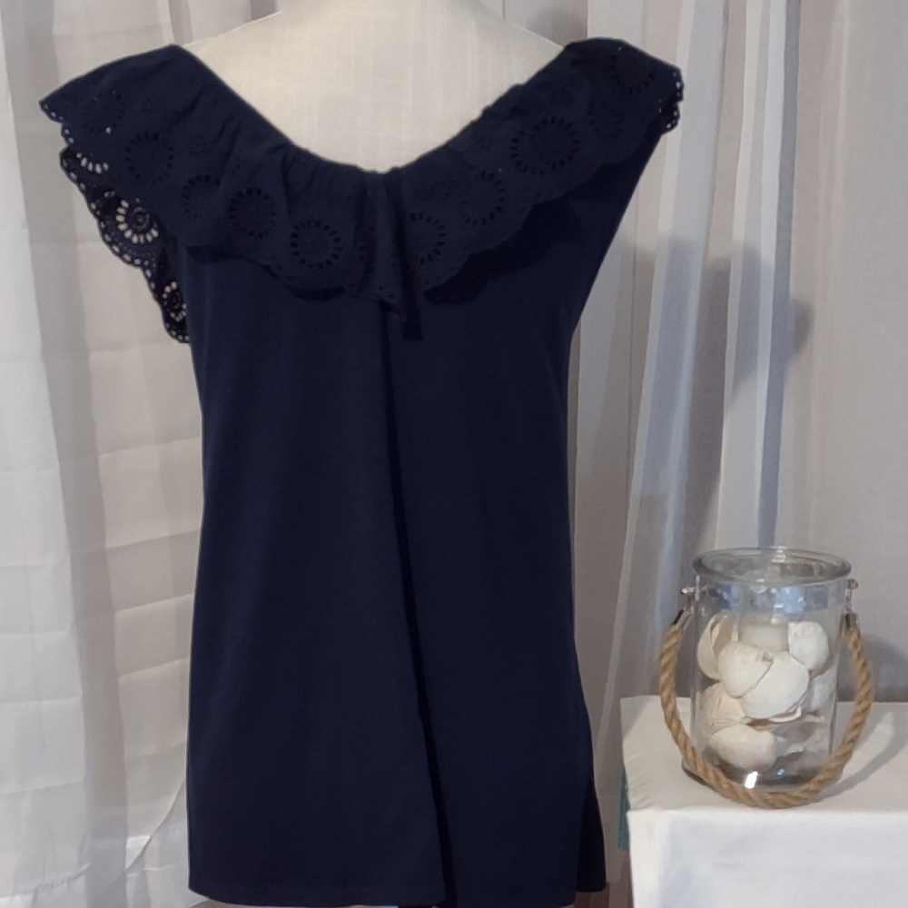 # Crown and Ivy eyelet trim Sleeveless Blouse. Size 3X Curvy. - Picture 6 of 7